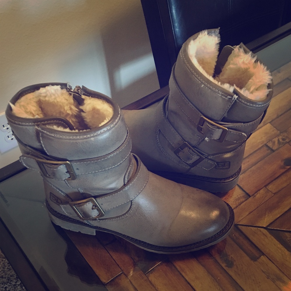 Women’s dirty laundry boots size 6